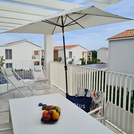 Aparthotel Pareus 4*
