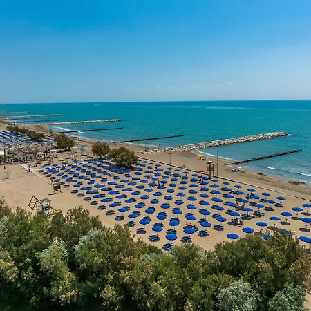 Aparthotel Pareus 4*