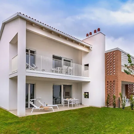 Ξενοδοχείο με διαμερίσματα Pareus 4*