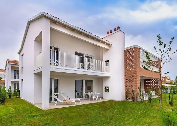 Apart Otel Pareus 4*